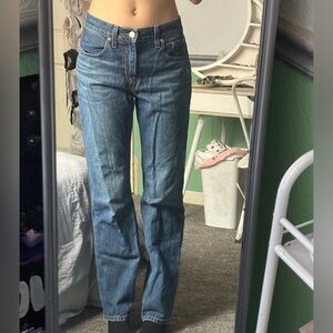 Levis Low Straight leg Jeans!